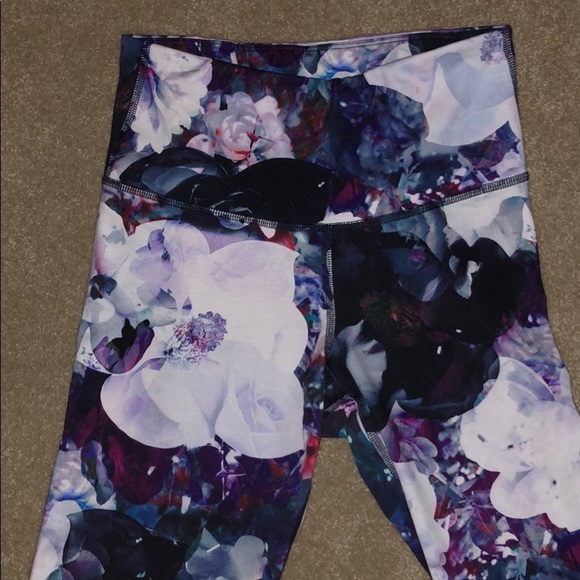 Highwaisted galaxy/floral print leggings - Picture 2 of 3